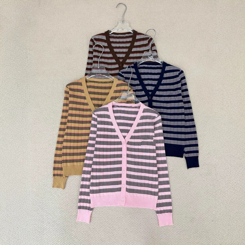 Trendy brand knitted cardigan, high-quality European style, early autumn 26 new model, striped letter V-neck long-sleeve knit cardigan