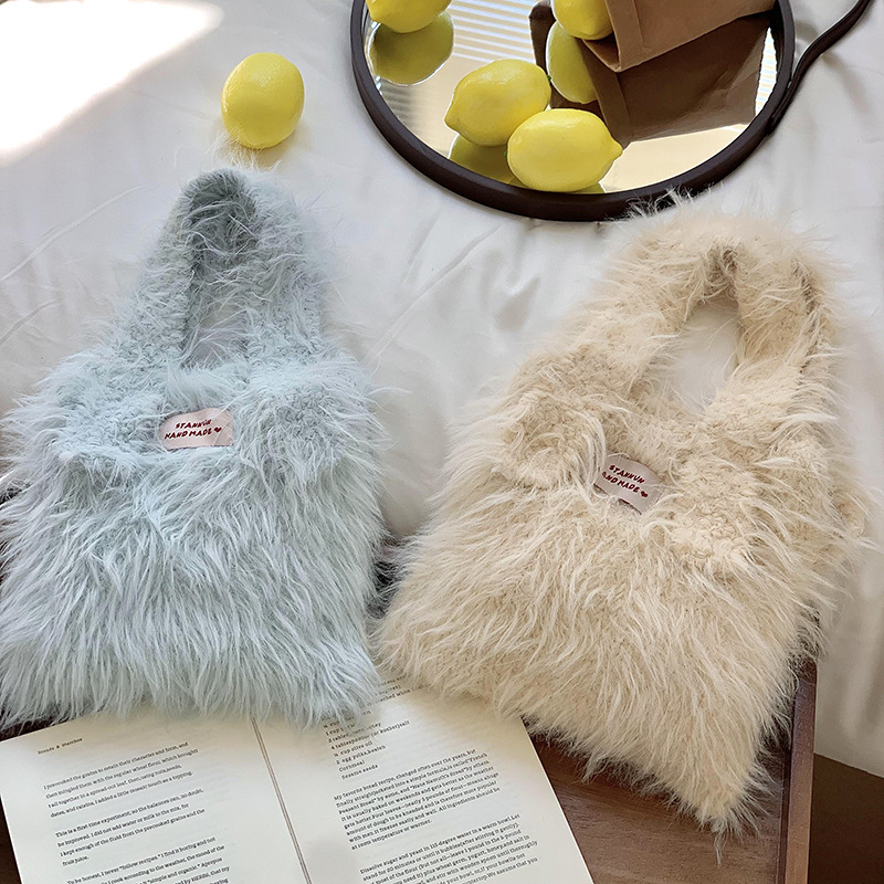 Bolso de mano mujer 2025 nuevo color caramelo nicho de diseño de gran capacidad de transporte de peluche bolso de brazo al por mayor