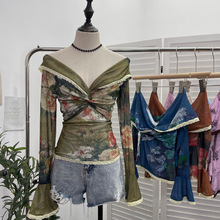 实拍 复古油画印花翻领一字肩扭结褶皱修身短款喇叭长袖上衣 9907