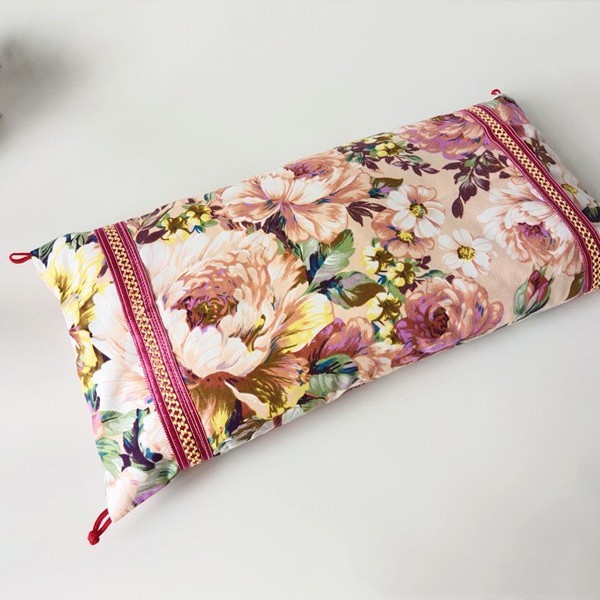 赤い皿は宮廷の綿の粗い布の枕カバーの枕カバーの花椒の種のそばの決明子の艾草の草花の枕の芯カバーの首の枕を掛けます。|undefined
