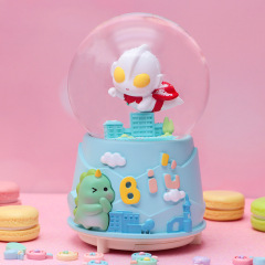 超萌えアニメウルトラマン水晶球オルゴール創意子供学生誕生日プレゼント光る雪オルゴール