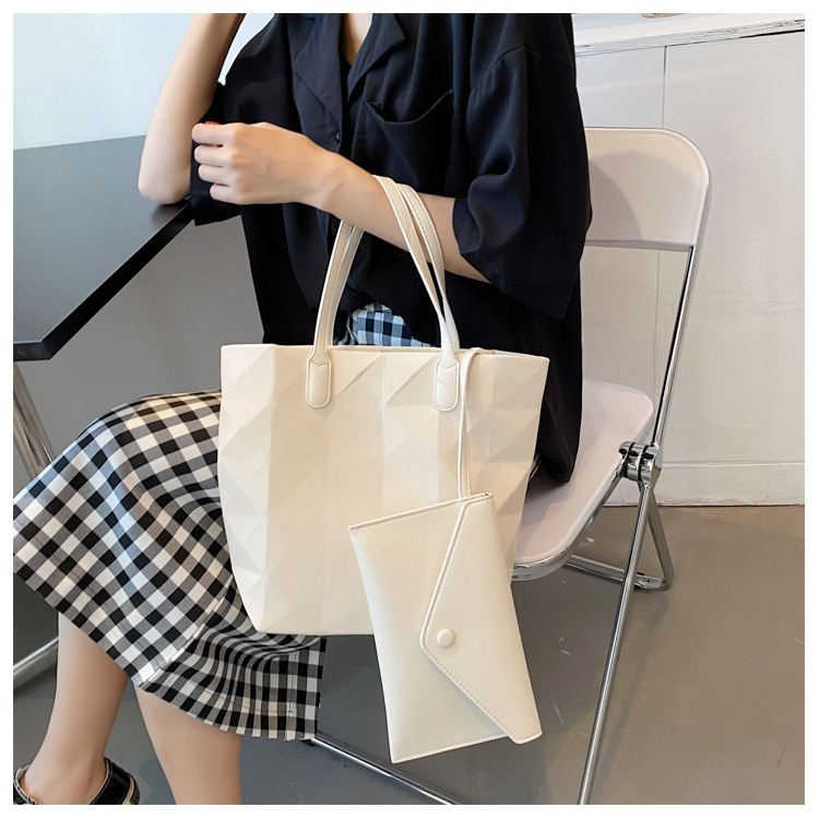Niche design irregular largecapacity bag 2021 new trendy tote bag shoulder messenger bagpicture73