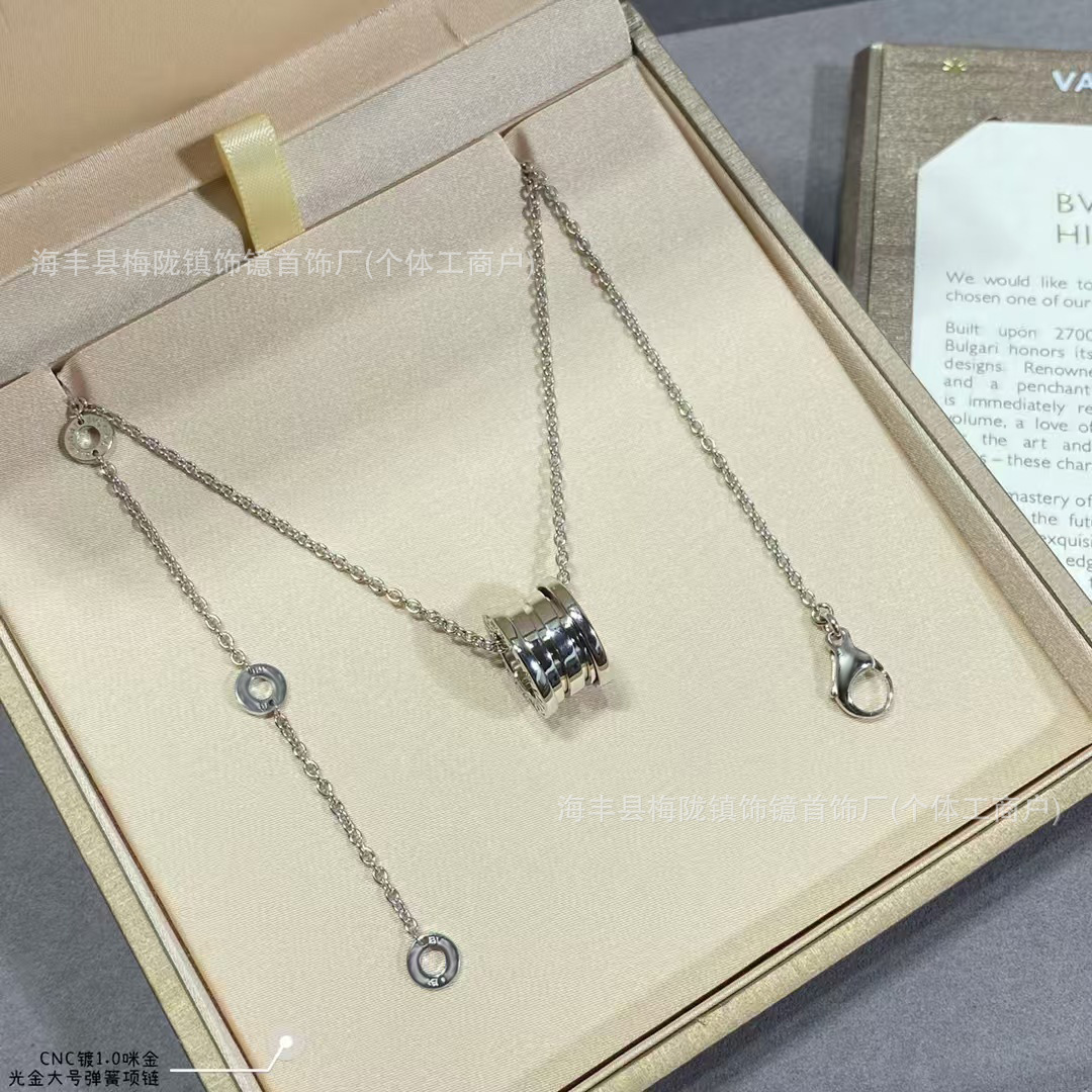 White gold spring necklace / A