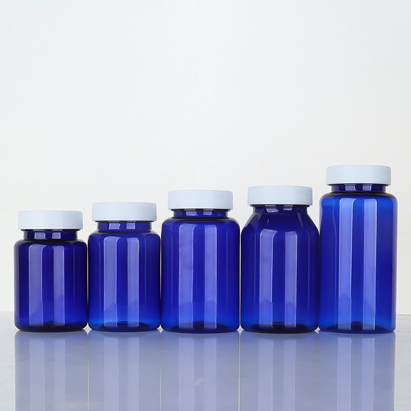 Botella de plástico azul 80–150 ml con tapa estriada, envase para suplementos o cápsulas.