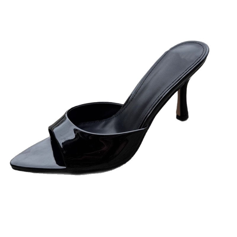 Mules de salto agulha com bico aberto em pele envernizada_voghion.com