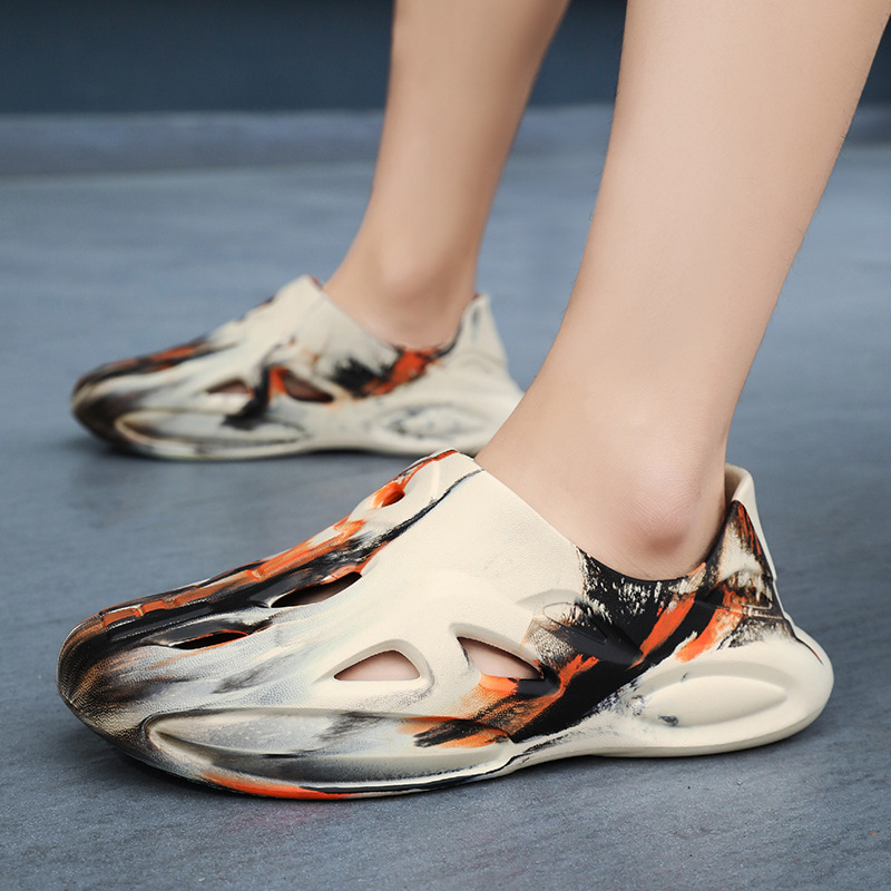 Red camuflado EVA coco agujero zapatos de verano para hombres y mujeres con pantalones de graffiti gruesos zapatos de playa