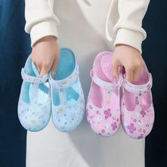 新しい夏のプリントの穴の靴の女性のサンダルのゼリーの靴の冷たいスリッパの女性の外は滑り止めの女性の包頭の冷たいスリッパを着ます。