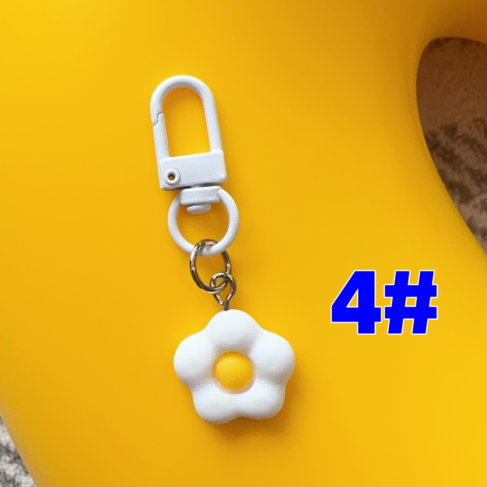 Caricatura encantadora llavero estereoscópico mochila accesorios colgantes flores de pato pequeños accesorios accesorios regalos al por mayor