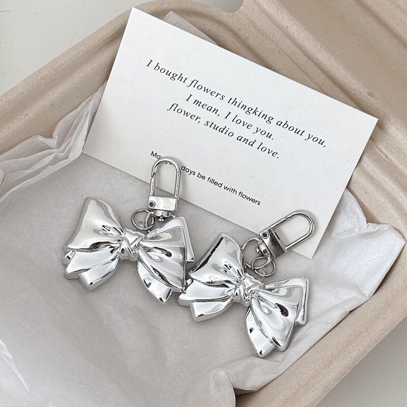 Metal Style High-end Sense silver Bow Keychain Niche Design Sense Bag Pendant Accessories Girlfriend Gift