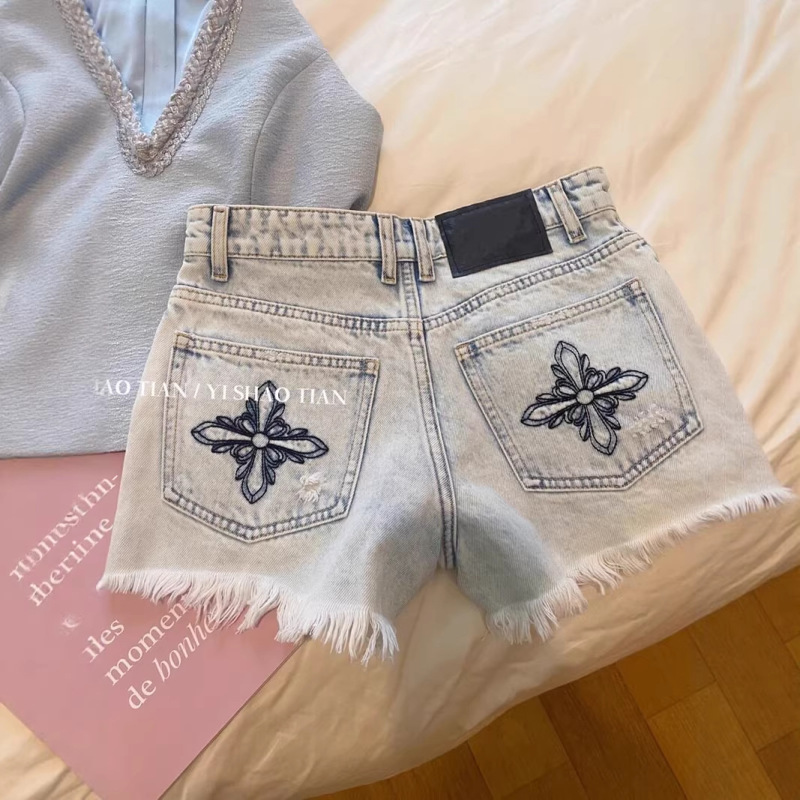 Distressed Washed Embroidered Frayed Denim Shorts for Women, New Summer Style, High-Waisted Straight-Cut, Sweet and Cool Spicy Girl A-Line Hot Pants