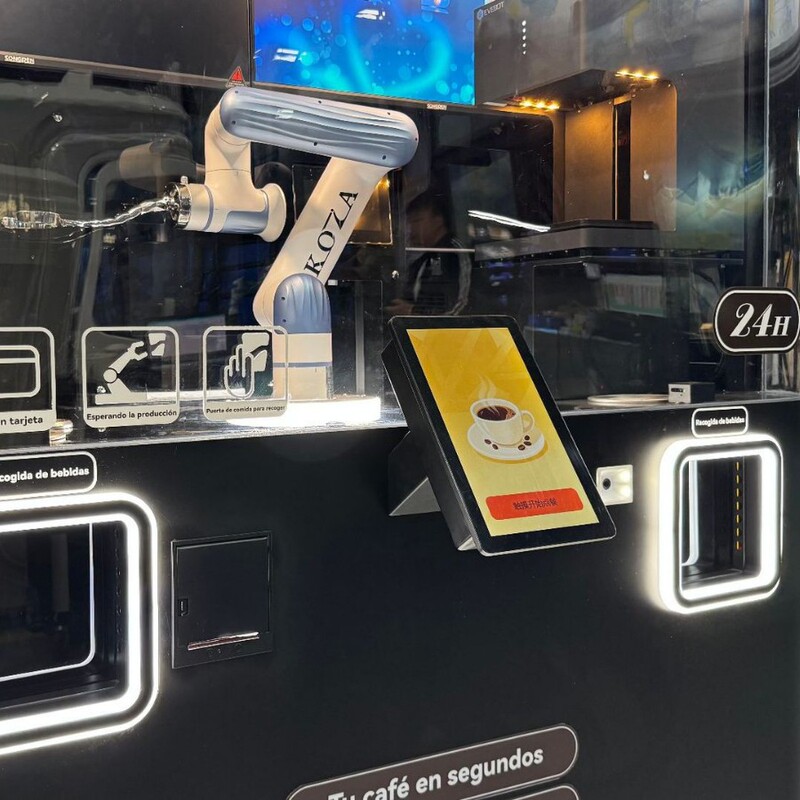 Freshly Ground Coffee Beans, Automatic Coffee Machine, Robot Performance, Can Add Latte Art Printing Function Freshly Ground Coffee Beans, Automatic Coffee Machine, Robot Performance, Can Add Latte Art Printing Function