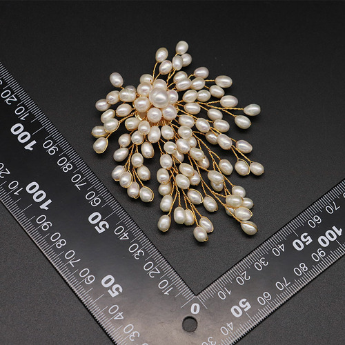 Pearl corsage high-end design European and American retro hand-woven pearl brooch niche high quality wholesale natural