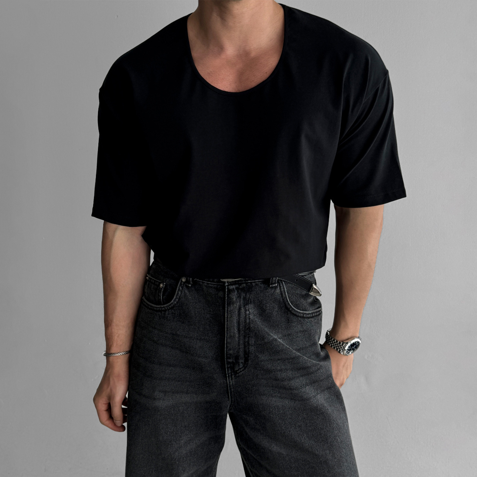 Silky Stretch Men's U-Neck T-Shirt - Lightweight Breathable Short Sleeve Top For Summer Comfort & Active Wear_viptrois.com