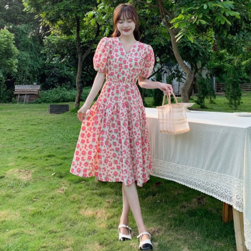 Нежное фиолетовое платье с цветочным принтом во французском стиле, нишевый дизайн для женщин, летнее винтажное шикарное платье в Гонконге.