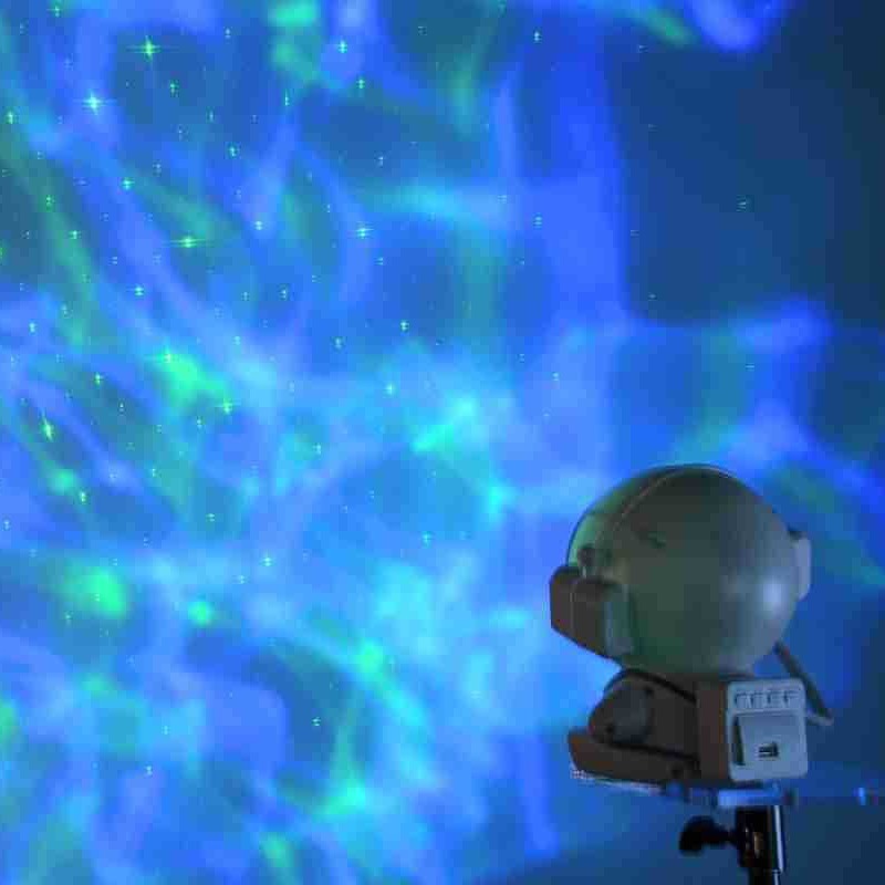 Al por mayor creativo LED láser transfronterizo fantasía colorido control remoto cúpula luz estrellado luz mini lámpara de proyección ASTRONAUTA