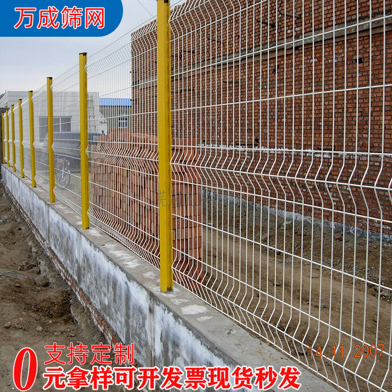 现货供应园林小区工厂别墅防护网景区公路农场养殖三角折弯护栏网|ru