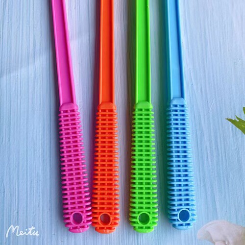 Household fly swatter plastic mosquito swatter durable extended handle manual fly swatter fly swatter mosquito swatter wholesale