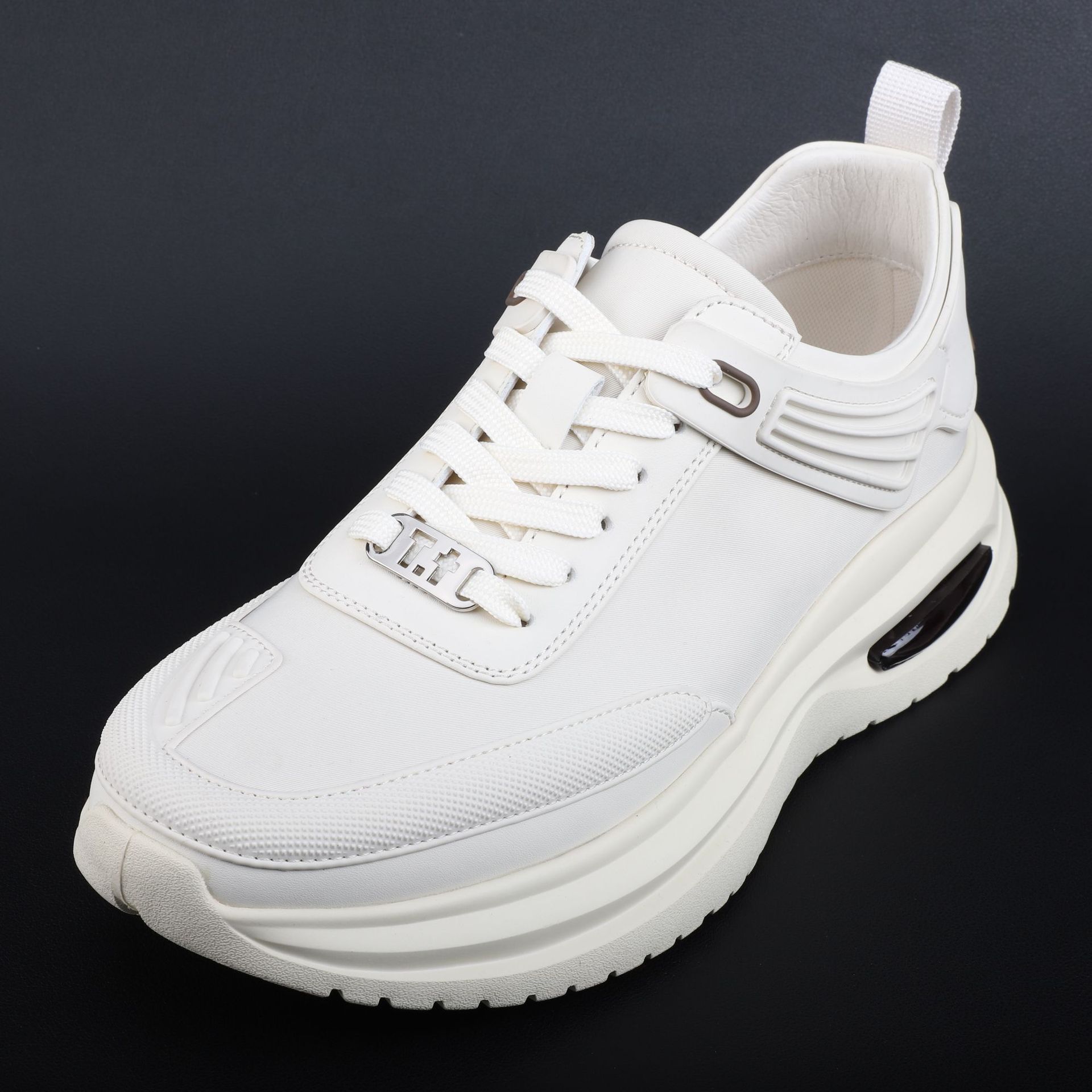 Sports solid color breathable casual footwear for leisure
