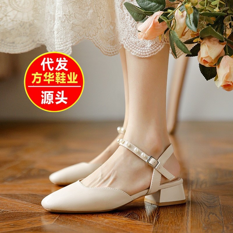 Sandalias de perlas de cabeza de hadas 2026 verano versátil tacones gruesos suaves zapatos de talón medio Mary Jane