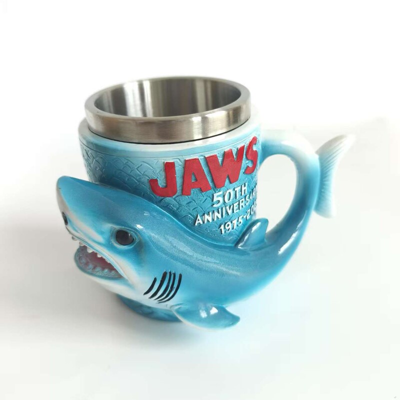 国境を越えた人気商品 ジョーズ50周年記念マグカップ ホホジロザメマグカップ マッスルビールカップ|undefined