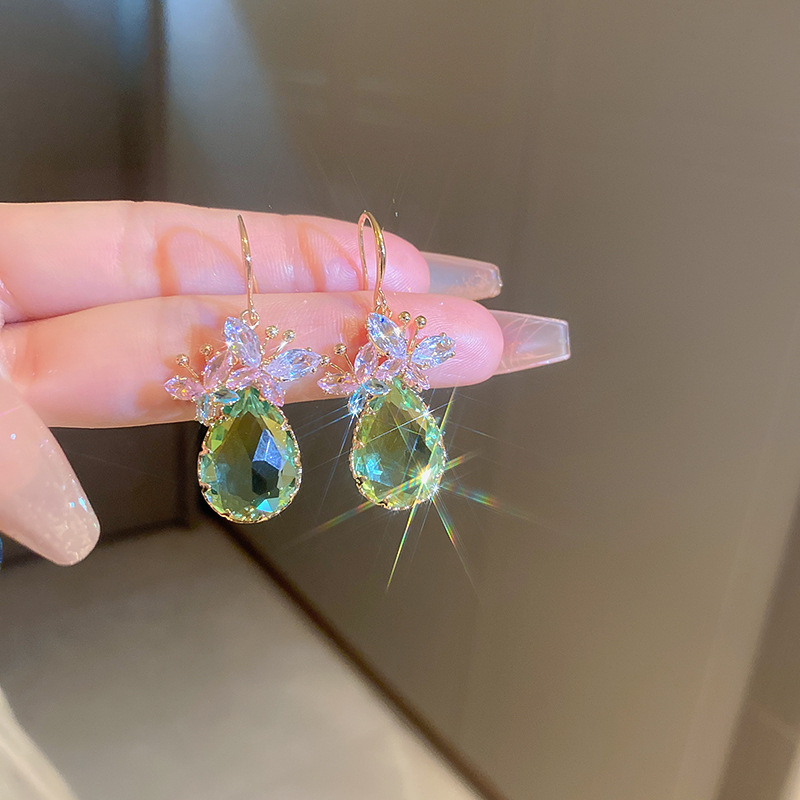 Corea del Sur ins pendientes elegantes Luz de lujo de alto grado pendientes para las mujeres Verano nuevo ZIRCON mariposa gota de agua pendientes de gancho de oreja