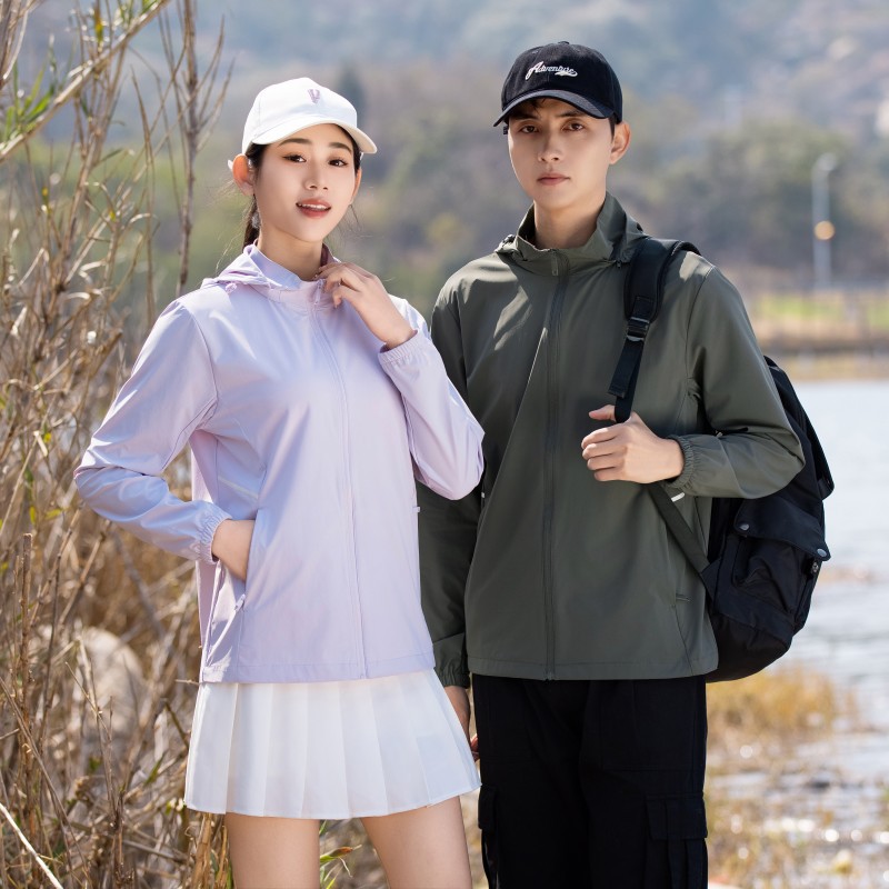 Ropa de protección solar de seda de hielo para parejas de mujeres ropa de protección solar hombre encapuchado abrigo transpirable UV UPF50 + ropa de piel al por mayor