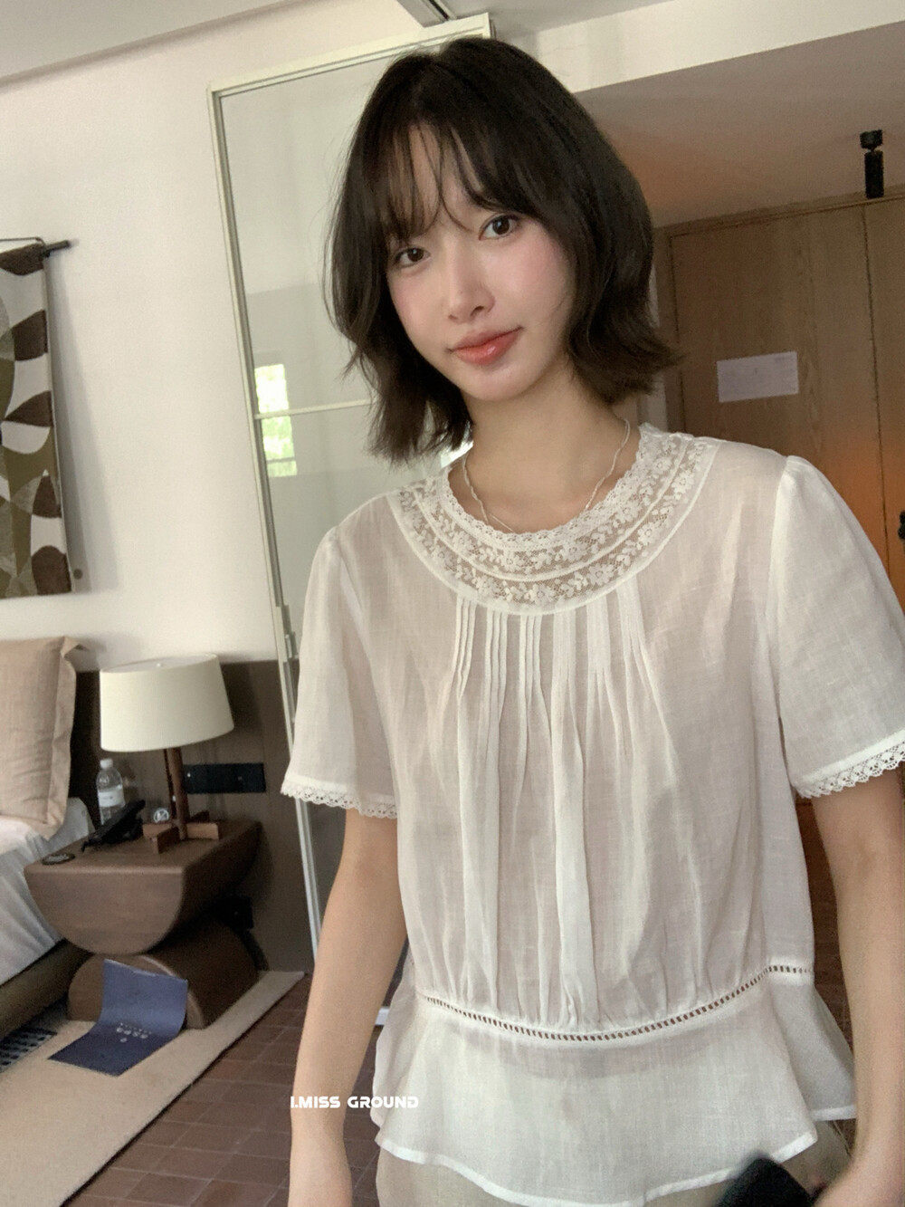 Áo sơ mi nữ tay ngắn phối ren cổ điển chất liệu tơ tằm linen — trắng ngà chi tiết 20