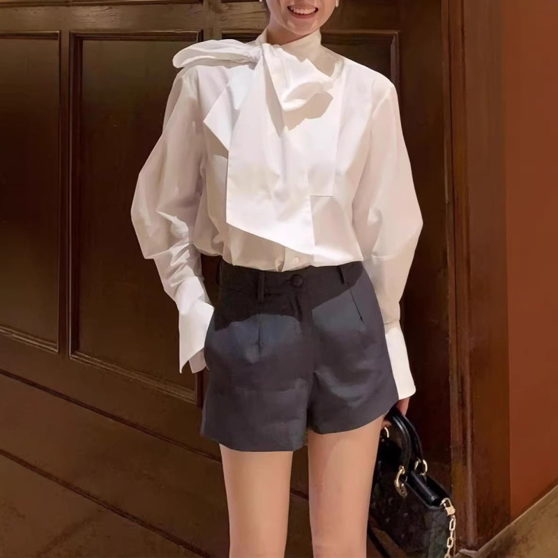 Elegant Young Lady's British-Style Design White Ribbon Bow Shirt for Women, Slimming, Loose-Fitting Long-Sleeve Shirt for Spring and Autumn