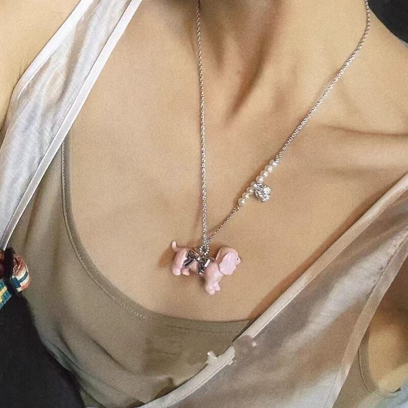 2025 新 Zhao Lusi 同じスタイルのかわいいピンクのダックスフントの子犬のリボンペンダントネックレスロングアクセサリー装飾|undefined