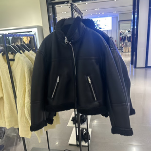 �� Ƥ�\����Ů�b������Ʒ�߼����p��ץ�q����L�����I�A��3046367