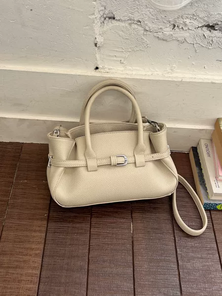 Korean-style pleated handbag, fashionable and simple, with a belt buckle, versatile for commuting, crossbody bag for women, shoulder bag