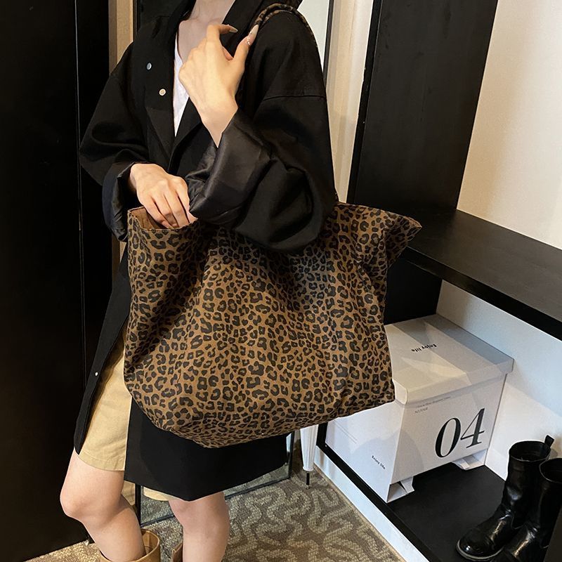 新款休闲慵懒风大容量包包女2025新款春夏帆布豹纹单肩包托特包