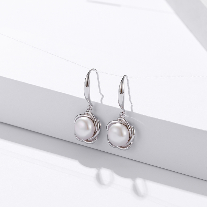 Estilo coreano elegante Super Flor de hadas gancho del oído S925 plata esterlina flor fresca con incrustaciones de perlas de agua dulce pendientes para las mujeres