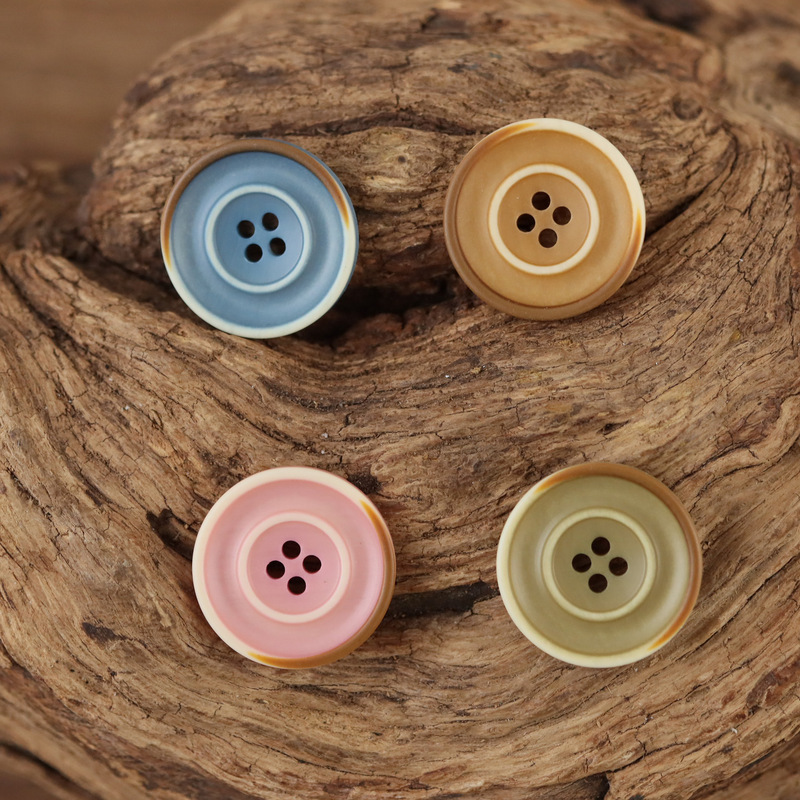Morandi Two-Tone Resin Buttons, Four-Hole Round Hand-Sewn Buttons, Accessories for Coats, Knit Cardigans, and Women's Shirts Morandi Two-Tone Resin Buttons, Four-Hole Round Hand-Sewn Buttons, Accessories for Coats, Knit Cardigans, and Women's Shirts