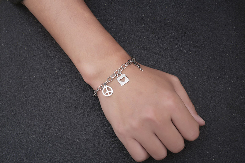 Fashion Simple Personality Couple Titanium Steel Bracelet display picture 4