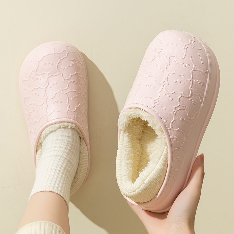 Zapatillas de algodón impermeables para mujeres invierno 2023 nuevo hogar cálido fondo grueso bolsa de confinamiento antideslizante zapatos de tacón de algodón para mujeres