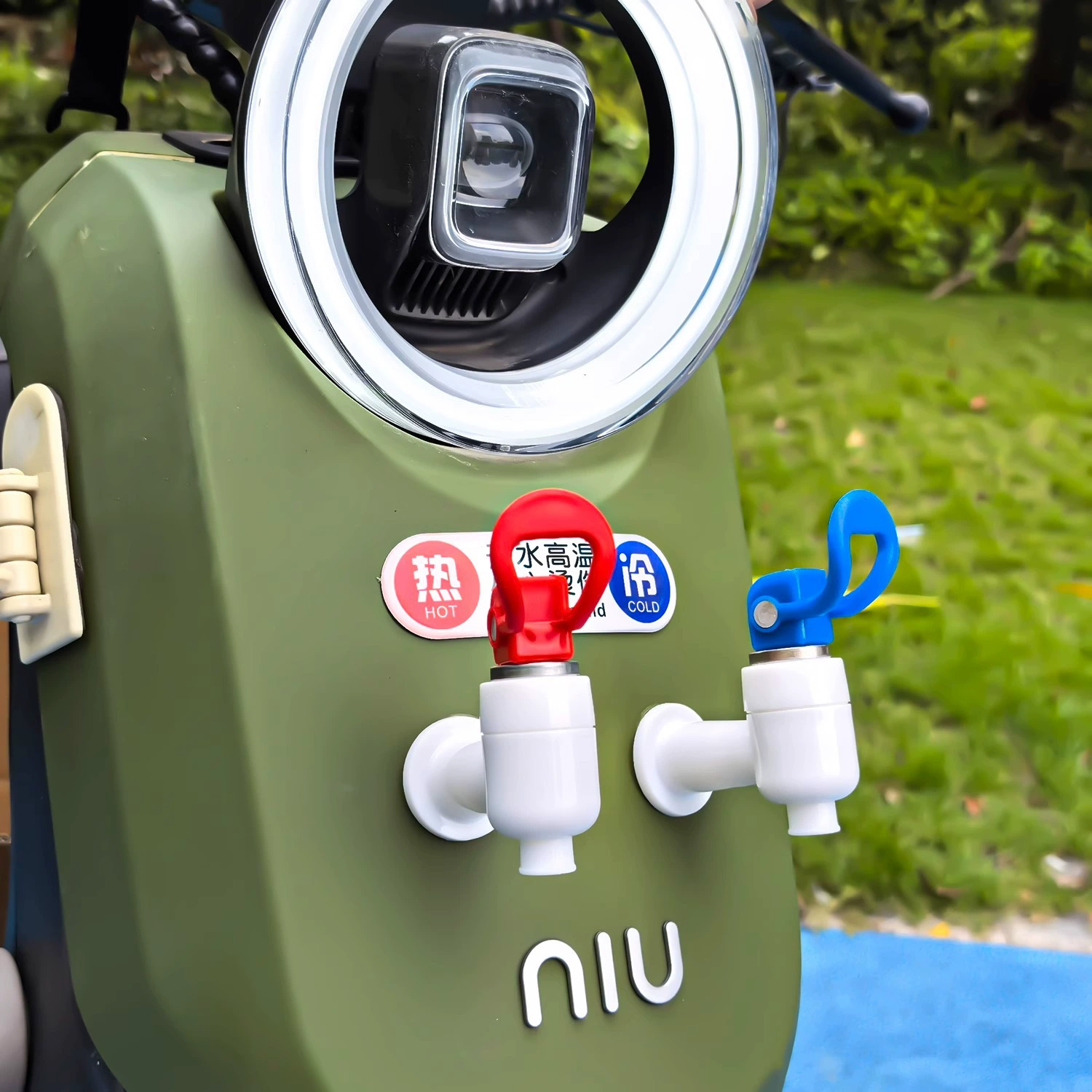 Электрический автомобиль смешной диспенсер для воды украшения автомобиля