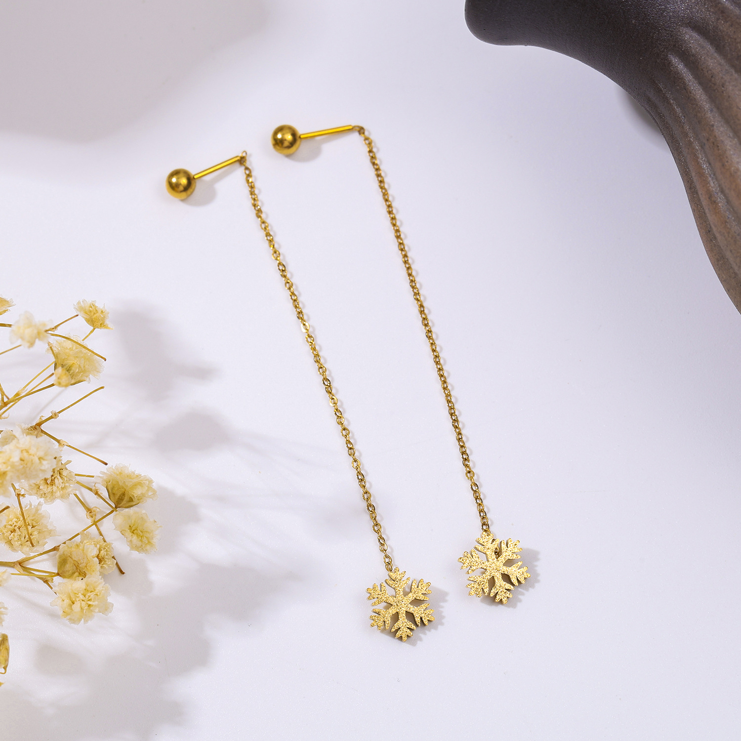 Korean-style ins fashion frosted snowflake earrings with tassels, long earrings that prevent loss and hair tangling, no need to remove when sleeping