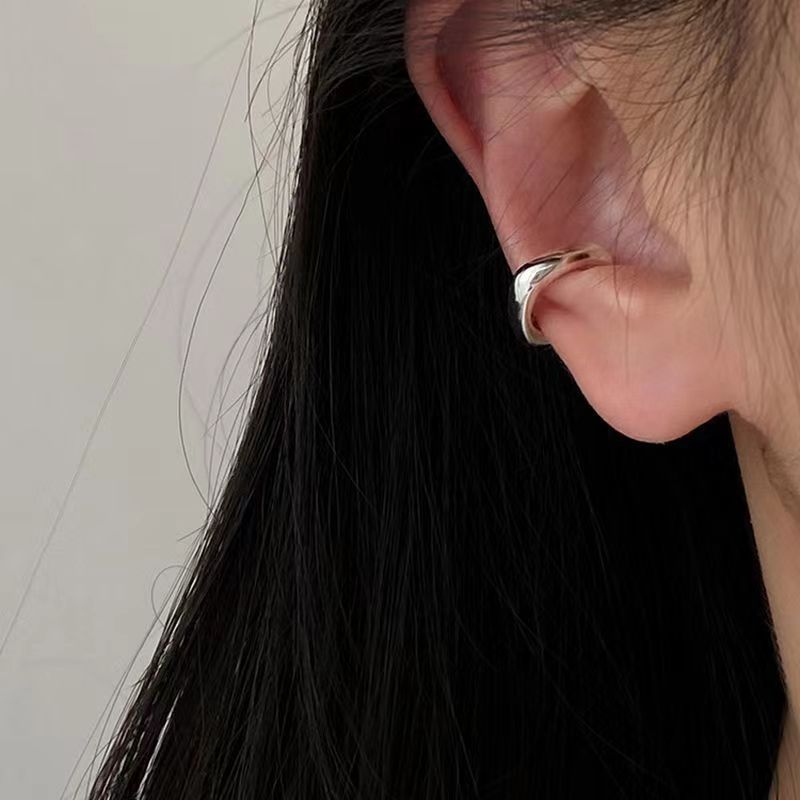 Clip de hueso de oreja brillante simple diseño de nicho clip de oreja versátil en forma de U sin pendientes personalizados de niña linda femenina perforada