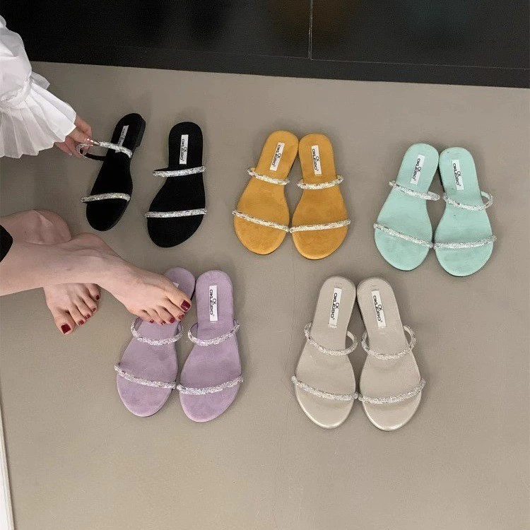 Плоские модные сандалии с камнями 2025 Лето французские сладкие желтые открытые пляжные сандалии для отпуска Женская обувь