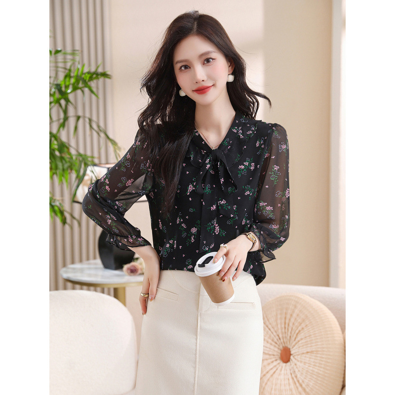 Real Shot of Elegant Lace-Up 2024 New Fashionable and Stylish Blouse, White Long-Sleeved Top with Fashionable Elegant