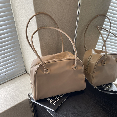 Large Shoulder Bag Women's 2025 New Korean Style Retro Single Shoulder Bag Unique Design Underarm Tote Bag Commuter Bag Wholesale