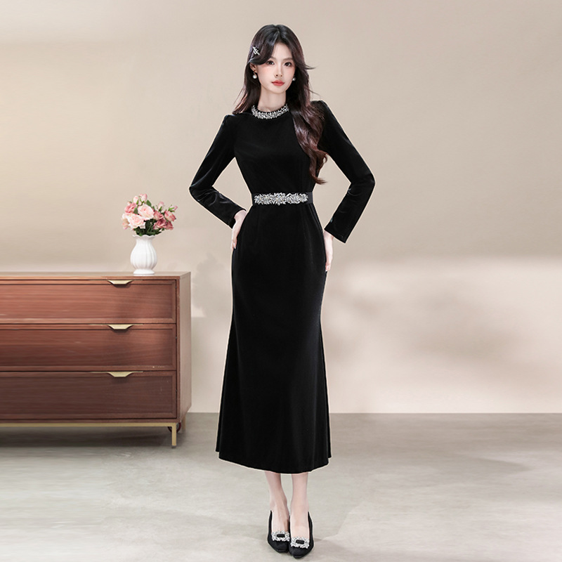 2025 Autumn/Winter High-End Evening Dress with Heavy Rhinestone Embellishments, Elegant Black Velvet Dress with Belt, Long Dress for Women