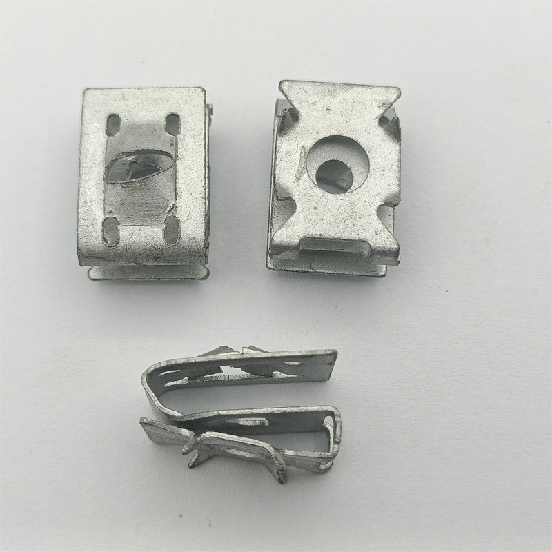 Suitable for Volkswagen Sagitar Bora Jetta golf Magotan Fender lining engine lower guard base buckle