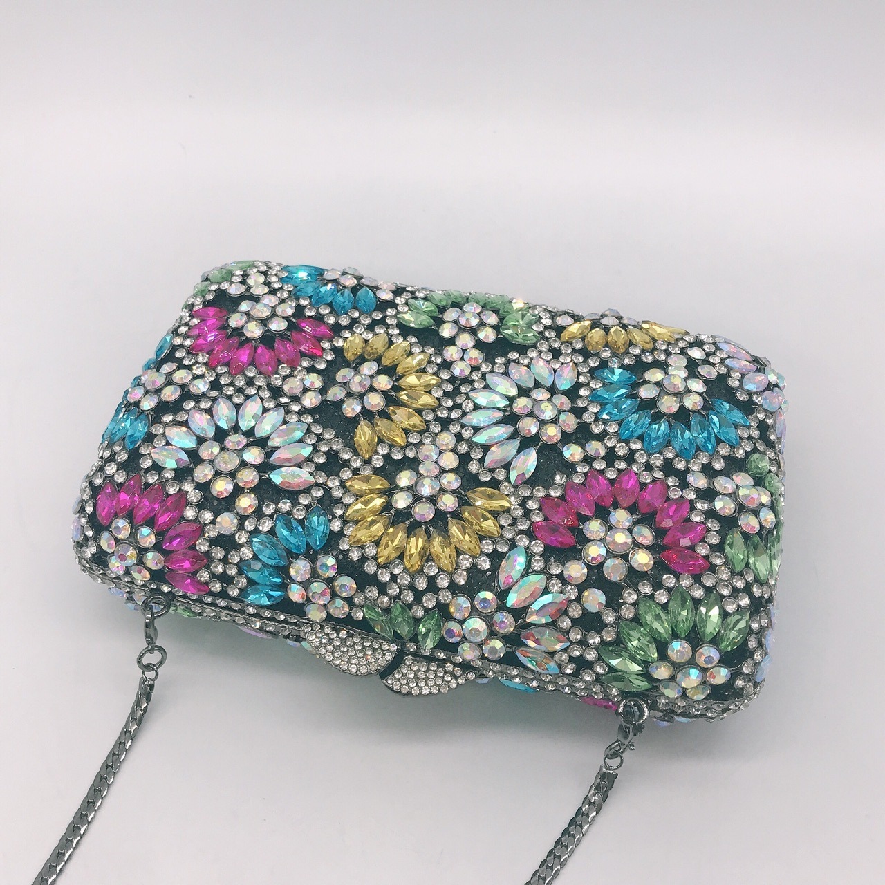 Transfronterizo nuevo fantasía ventilador de diamantes bolsa de cena hebilla magnética cadena de diamantes de agua horizontal bolsa de maquillaje cuadrada mujer
