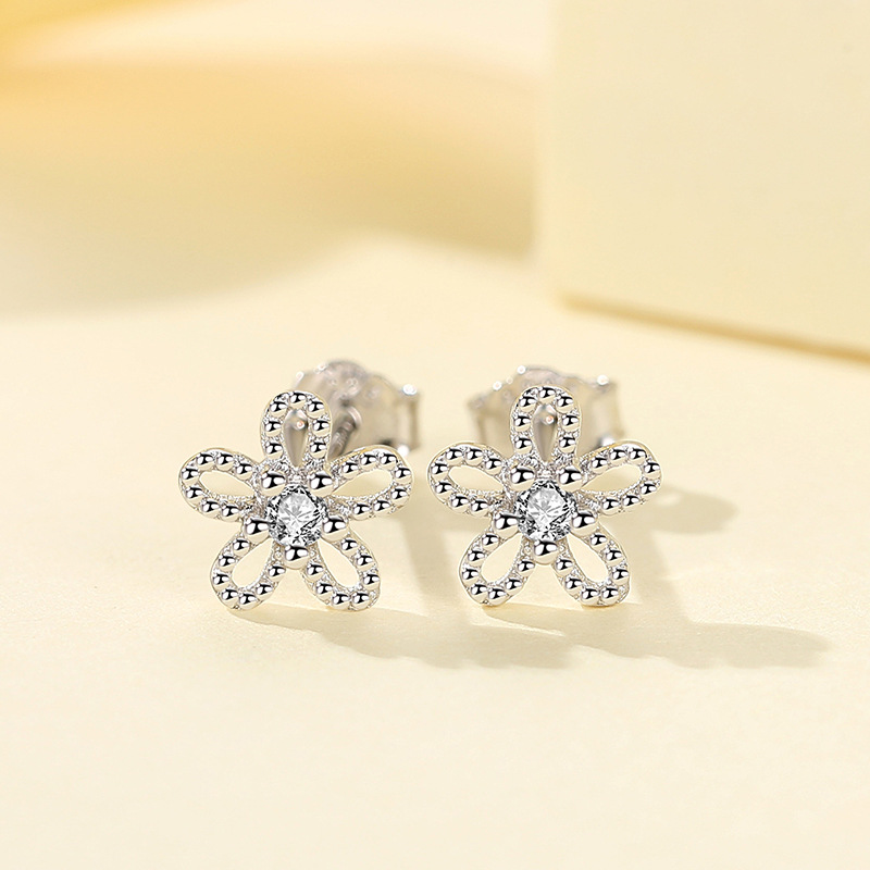 Estilo coreano S925 plata esterlina pequeña flor Stud pendientes de las mujeres simples pendientes frescos nueva moda pendientes frescos personalizados lote
