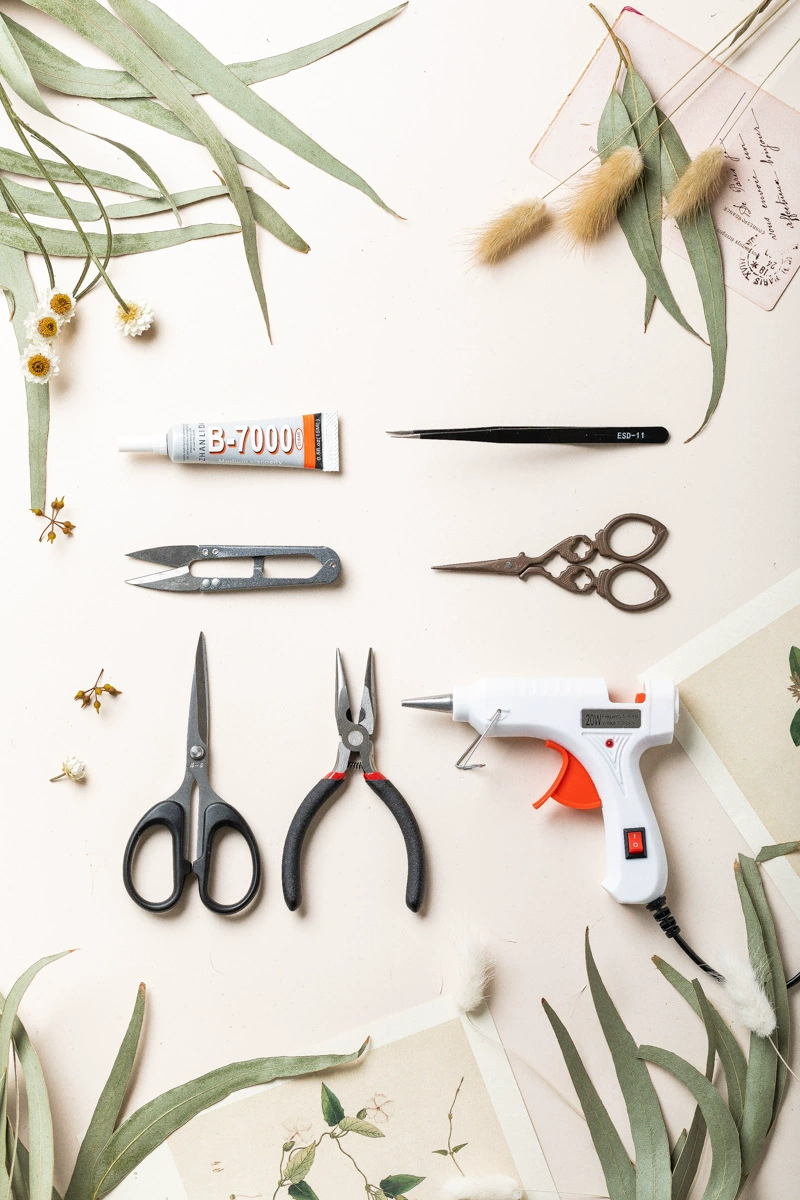 Набор для создания цветочных композиций Huaji DIY: пистолет для горячего клея, клеевые стержни, флористическая лента, пинцет для создания вечных цветов.