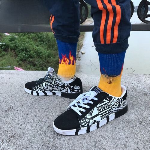 Korean INS brand, Harajuku style flame mid-calf cotton socks, men and women's sports socks for street hip-hop skateboarding in Europe and America wholesale 