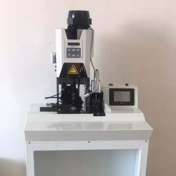 半自动多芯线剥打机生产厂家直销批发可定。