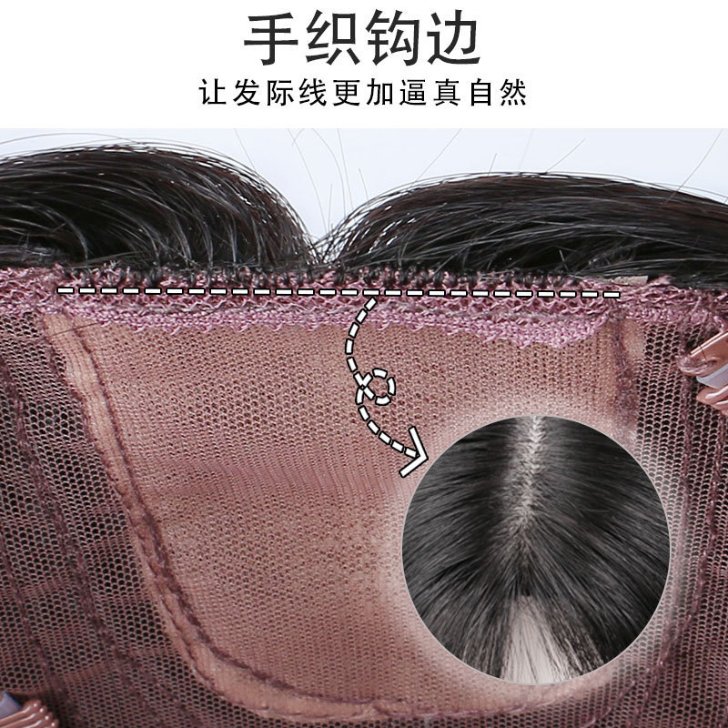 かつらの女性の長い髪の頭の上で髪の毛を補います。大面積は白髪の増発量を遮ります。|undefined